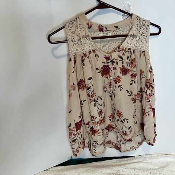 Maurice’s light pink Floral Lace Trim Sleeveless Top - Picture 1 of 4